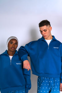 Découvre l’ensemble streetwear bleu Syttiz : sweat à col zippé et pantalon dégradé bleu/blanc. Style urbain, coupe oversize et confort premium signé Syttiz.
